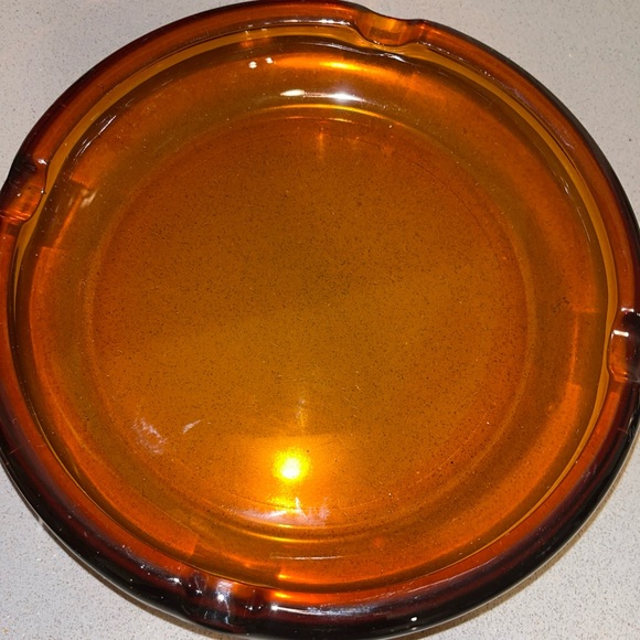 Amber Glass CIGARETTE CIGAR ASHTRAY LARGE 8" Vintage With Walnut Wood Base - Picture 2 of 6